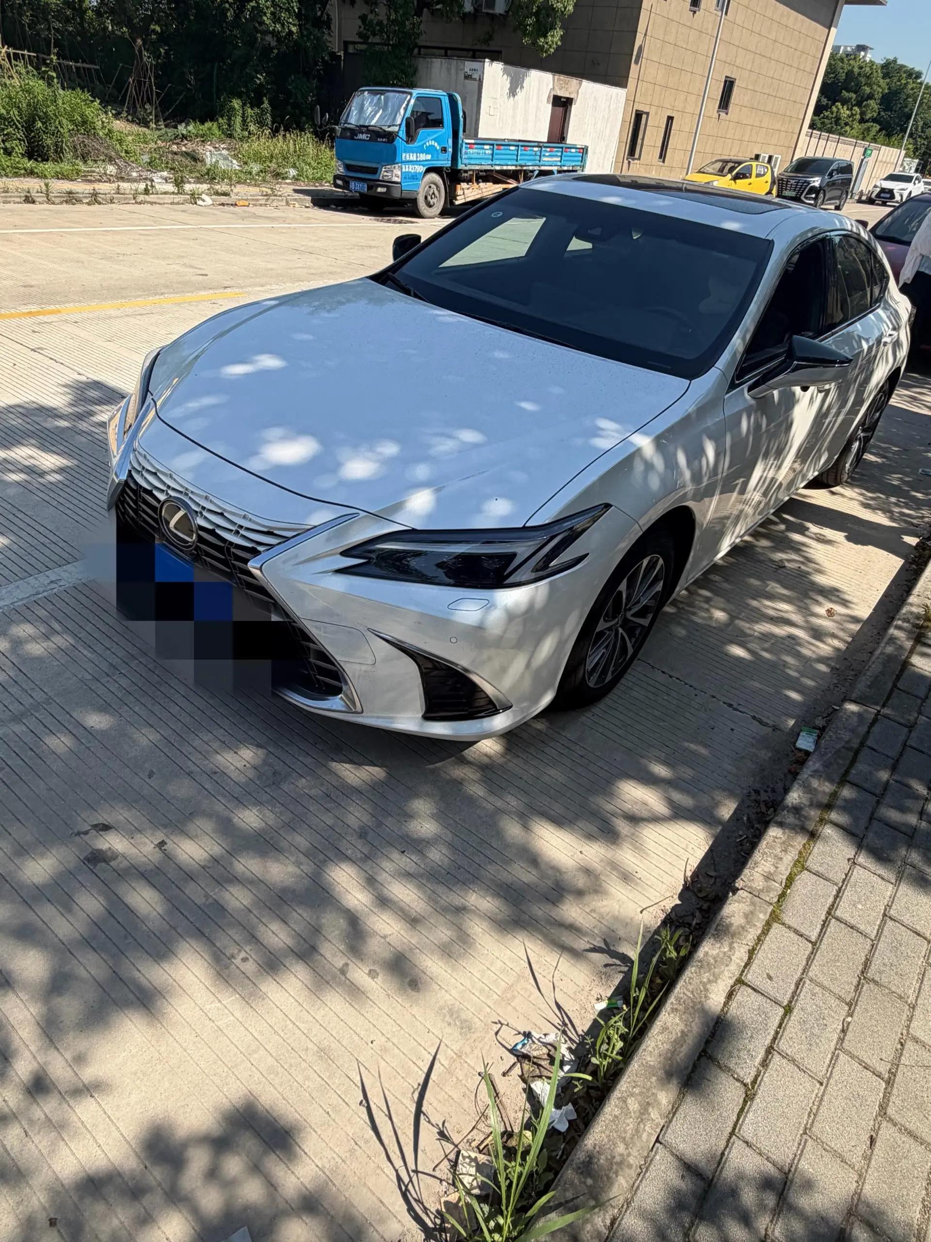 Lexus ES (Imported) 2025 ES200 2.0 CVT Prestige Edition Automatic