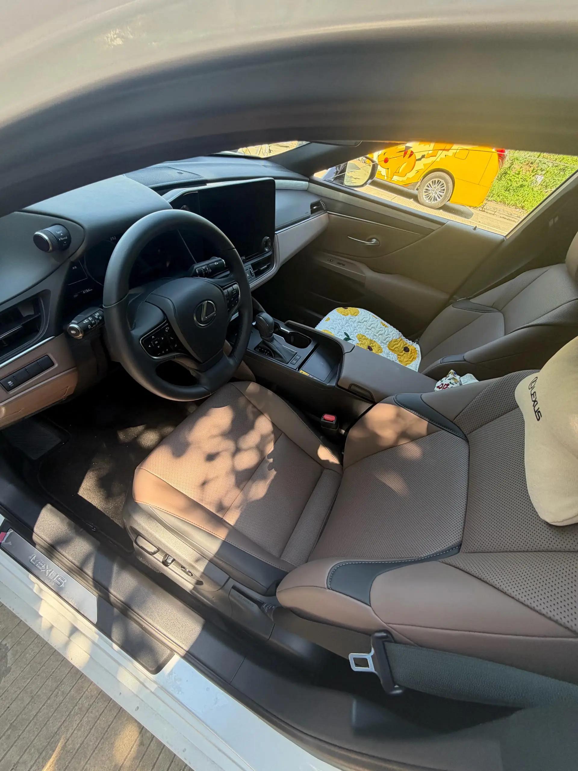 Lexus ES (Imported) 2025 ES200 2.0 CVT Prestige Edition Automatic 4