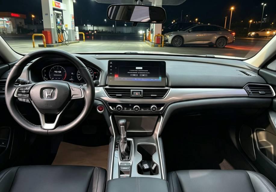 Accord 2022 260TURBO Deluxe Edition 3