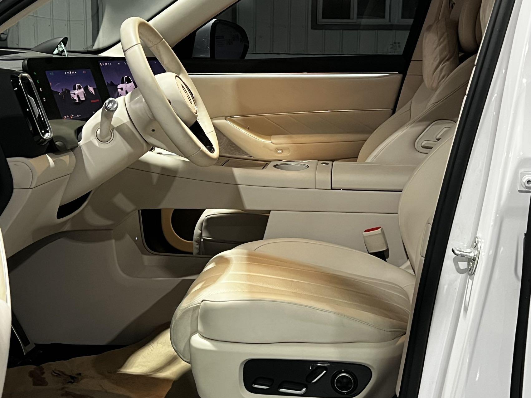 AITO M8 2025 extended range Max version 53.4kWh 5-seat version 4