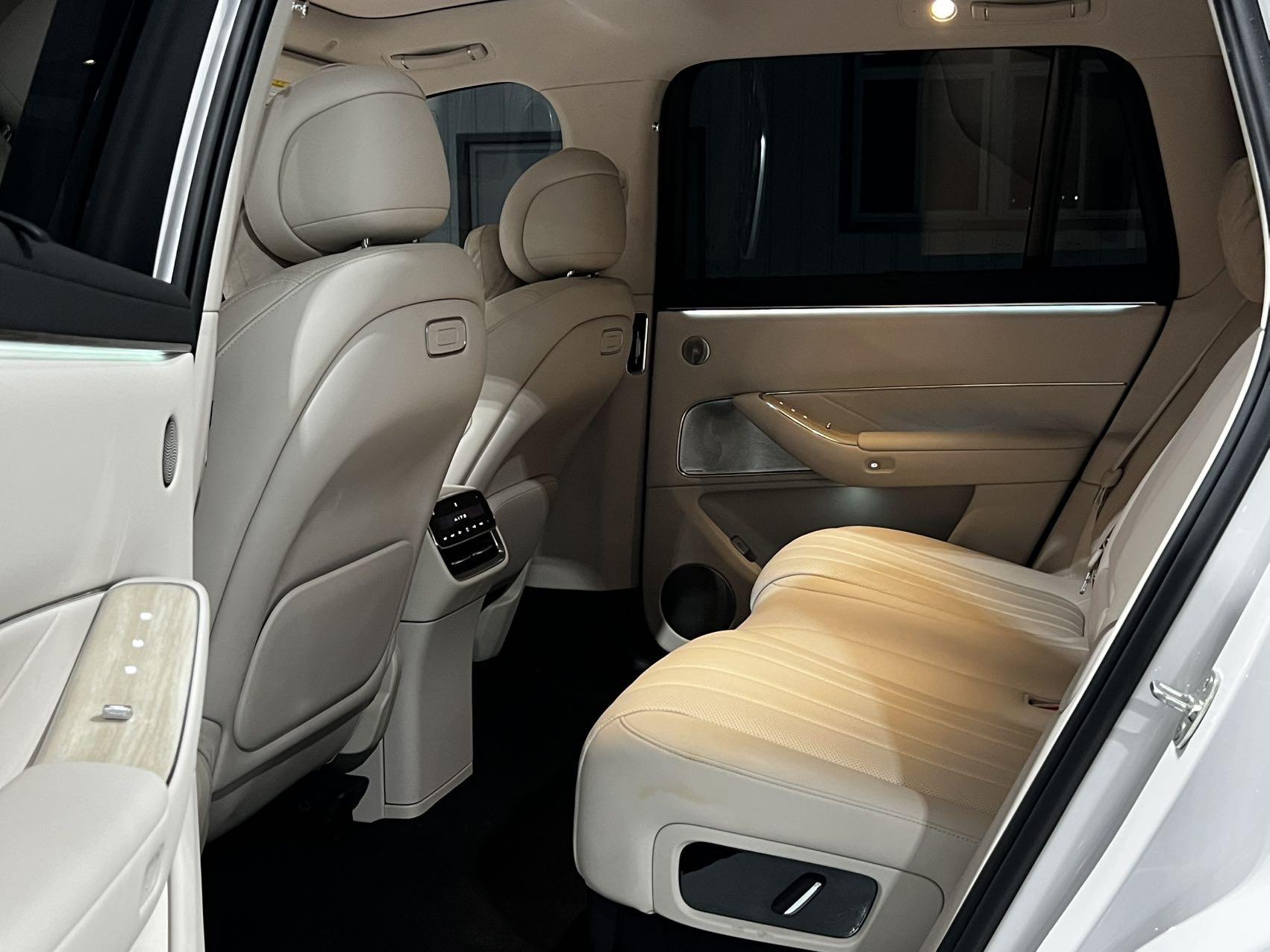 AITO M8 2025 extended range Max version 53.4kWh 5-seat version 6