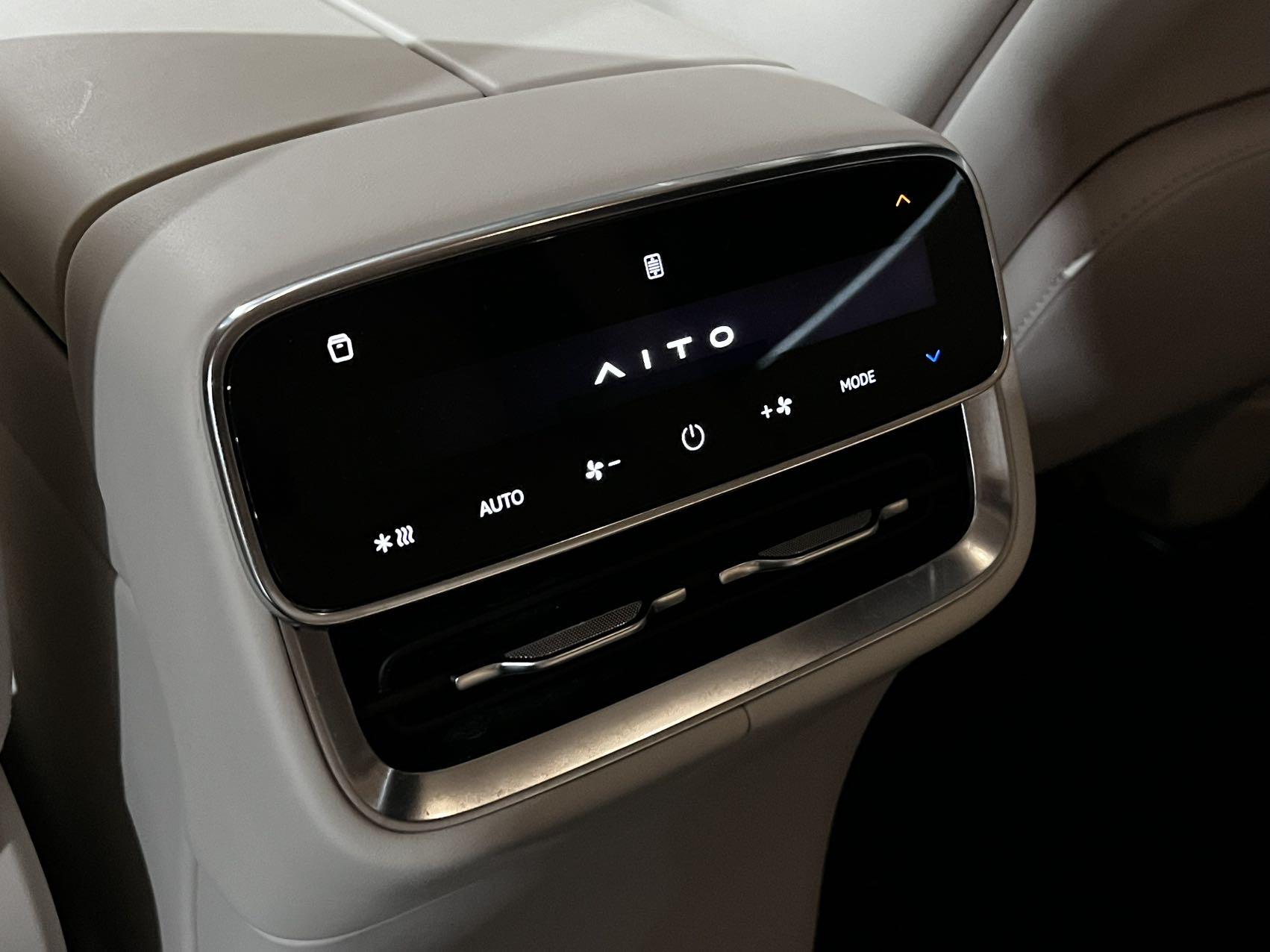AITO M8 2025 extended range Max version 53.4kWh 5-seat version 7