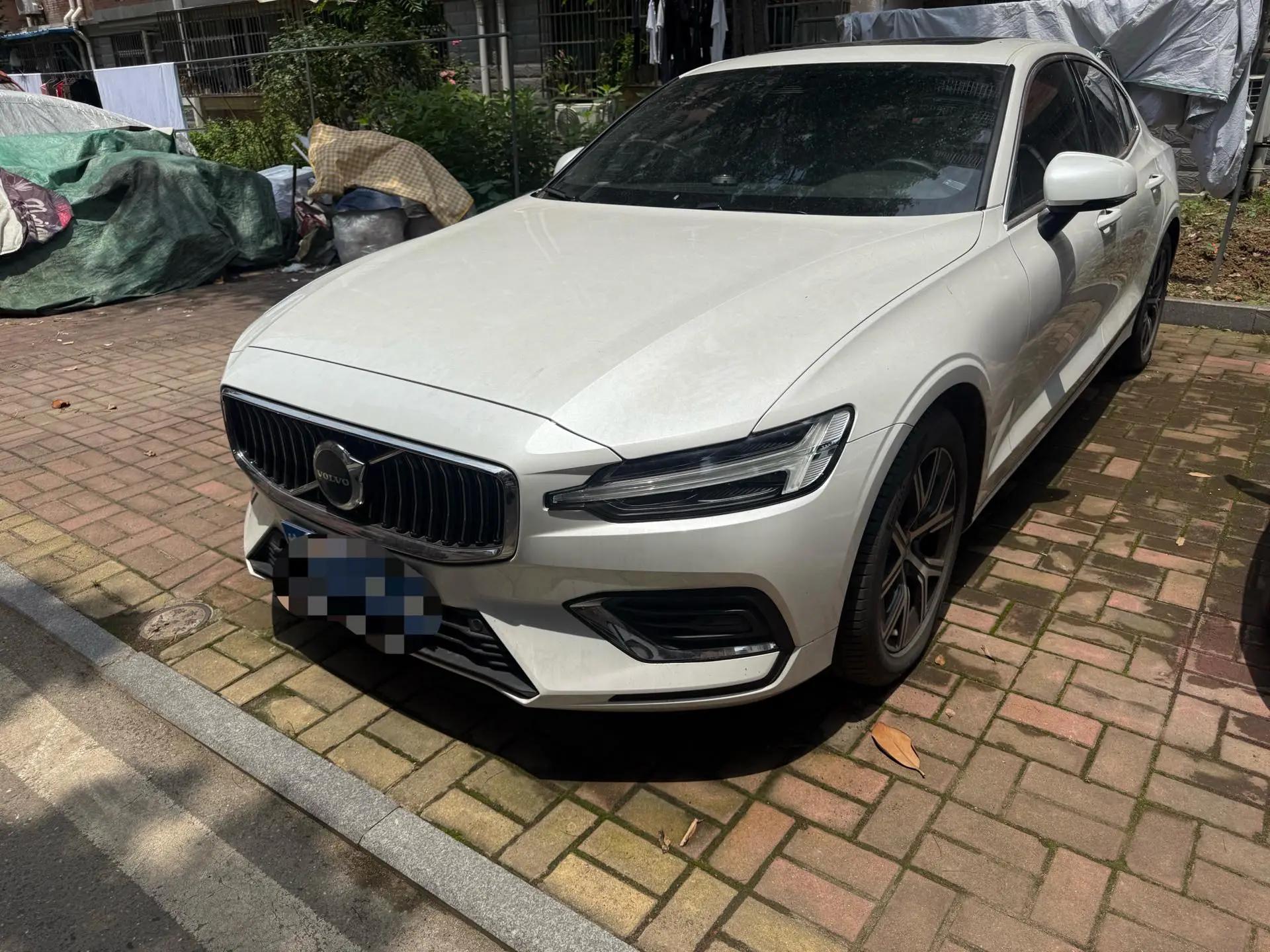 Volvo S60 2023 B4 Zhiyi Deluxe Edition