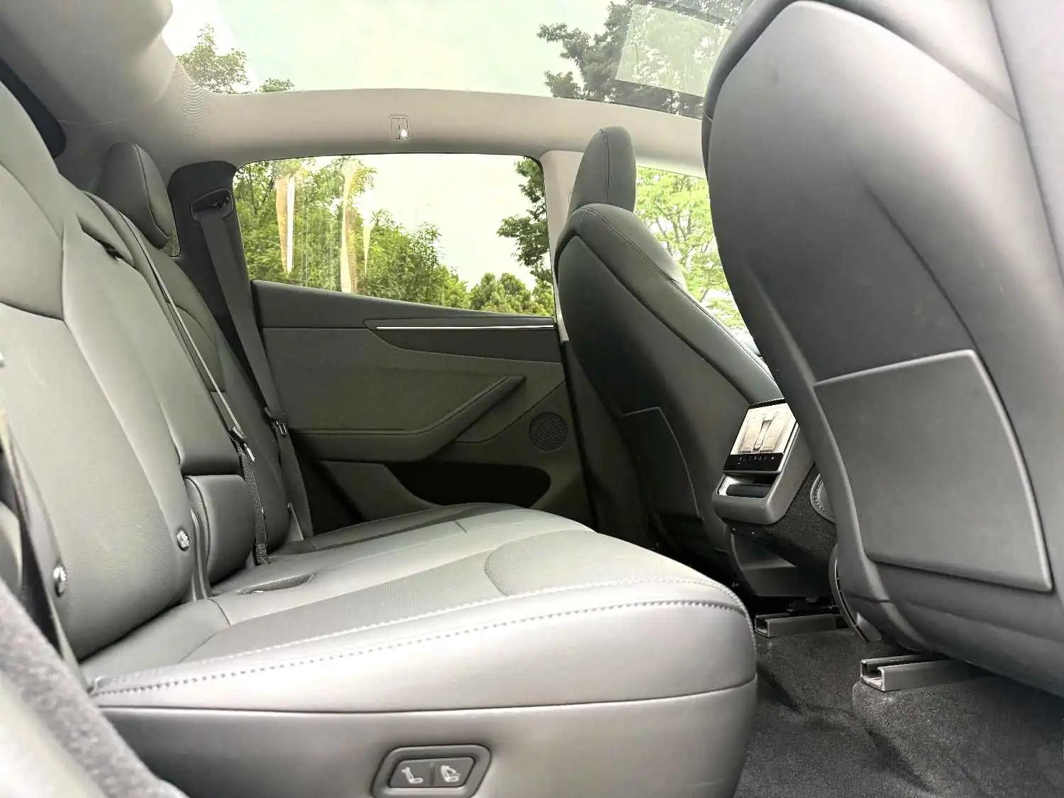 Tesla 2025 Model Y Rear-Wheel Drive Automatic 12