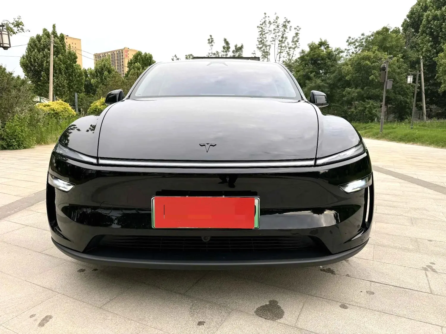 Tesla 2025 Model Y Rear-Wheel Drive Automatic 2