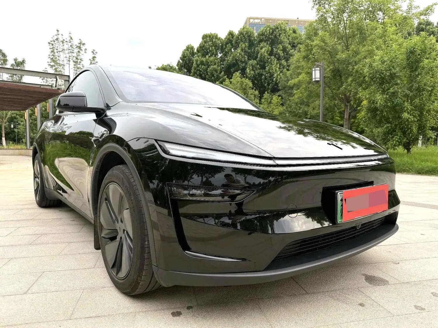 Tesla 2025 Model Y Rear-Wheel Drive Automatic 3