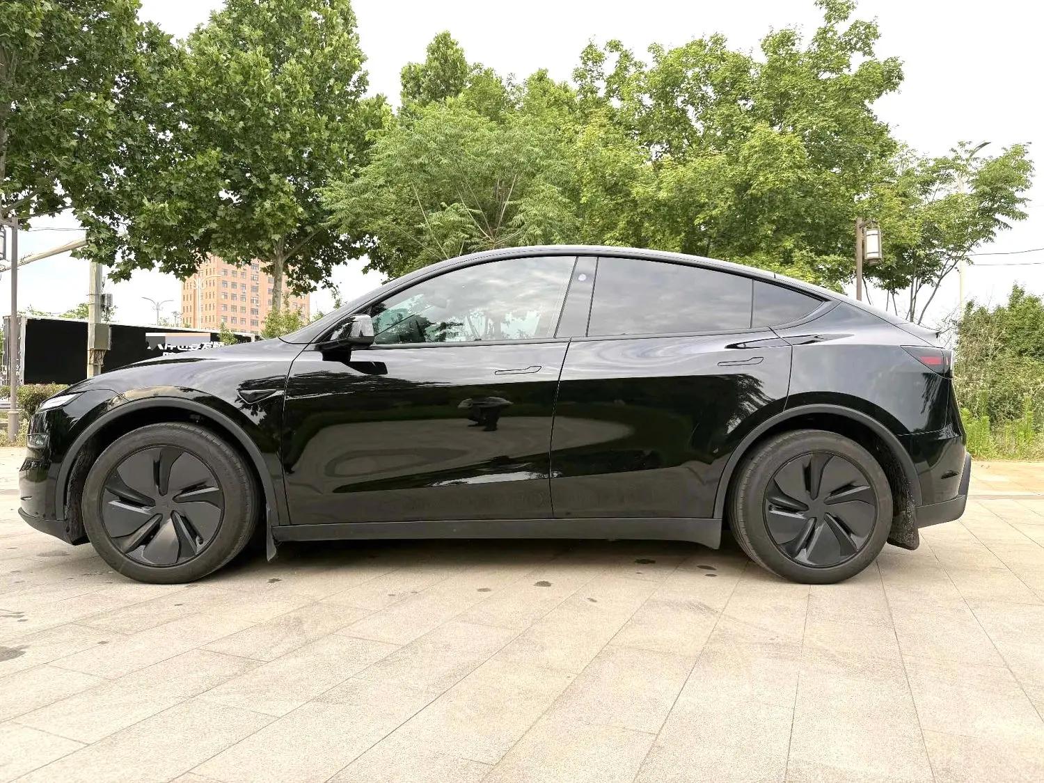 Tesla 2025 Model Y Rear-Wheel Drive Automatic 4