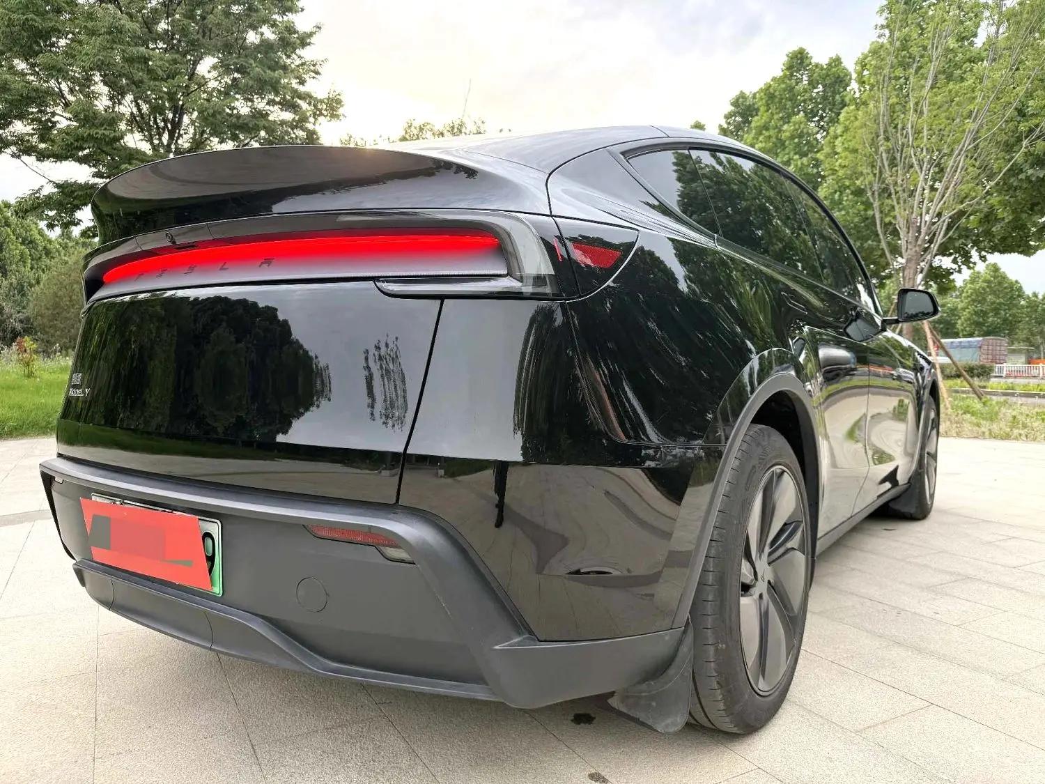Tesla 2025 Model Y Rear-Wheel Drive Automatic 6