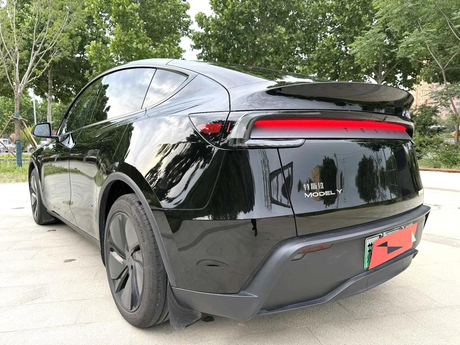 Tesla 2025 Model Y Rear-Wheel Drive Automatic 8