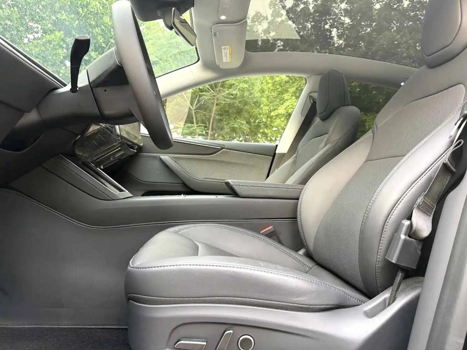Tesla 2025 Model Y Rear-Wheel Drive Automatic 9