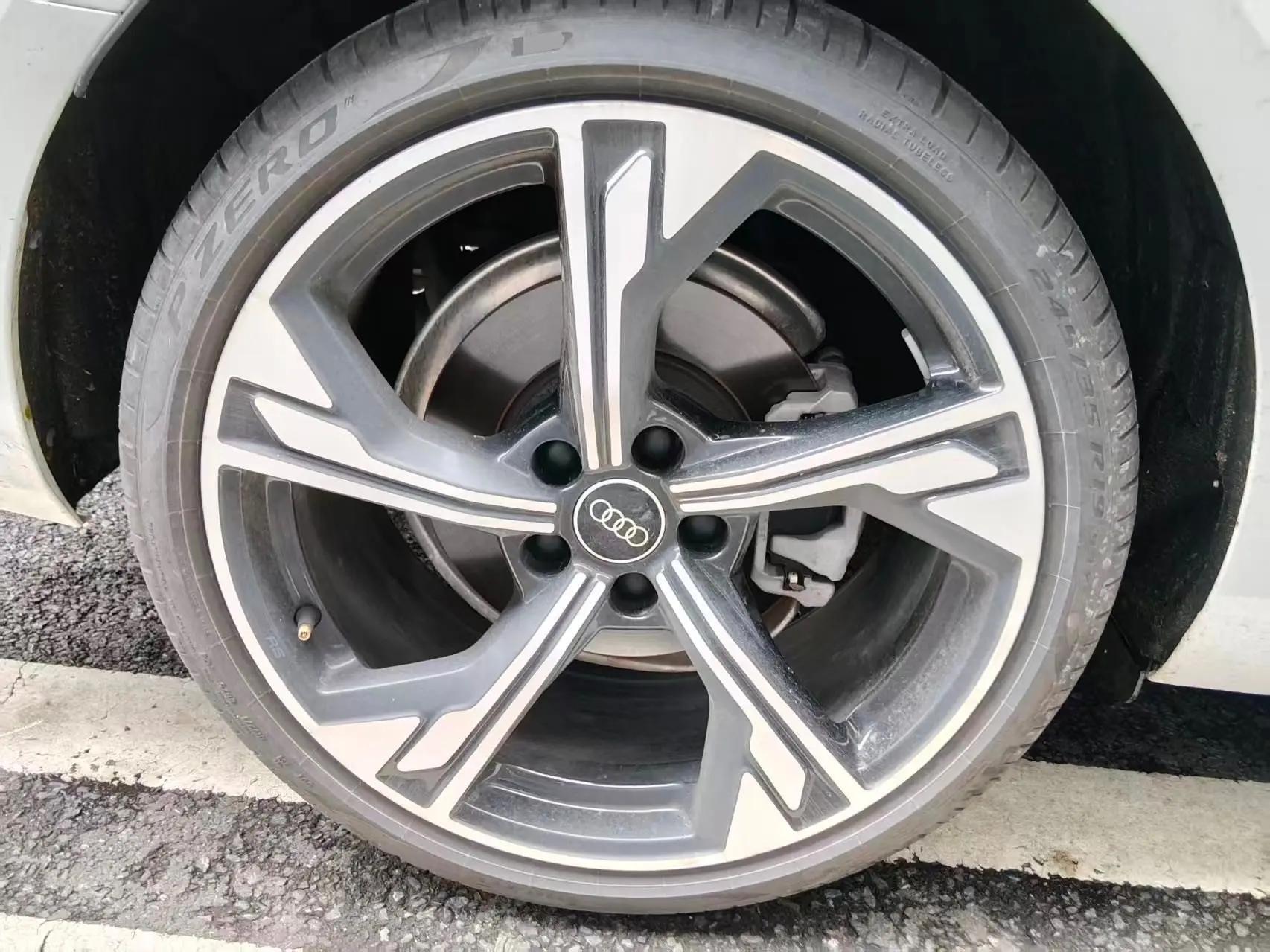Audi 2025 A4L 2.0TFSI 40TFSI 2 million Deluxe Edition Deluxe Dynamic B & O Starry Night Edition Automatic Gear 4