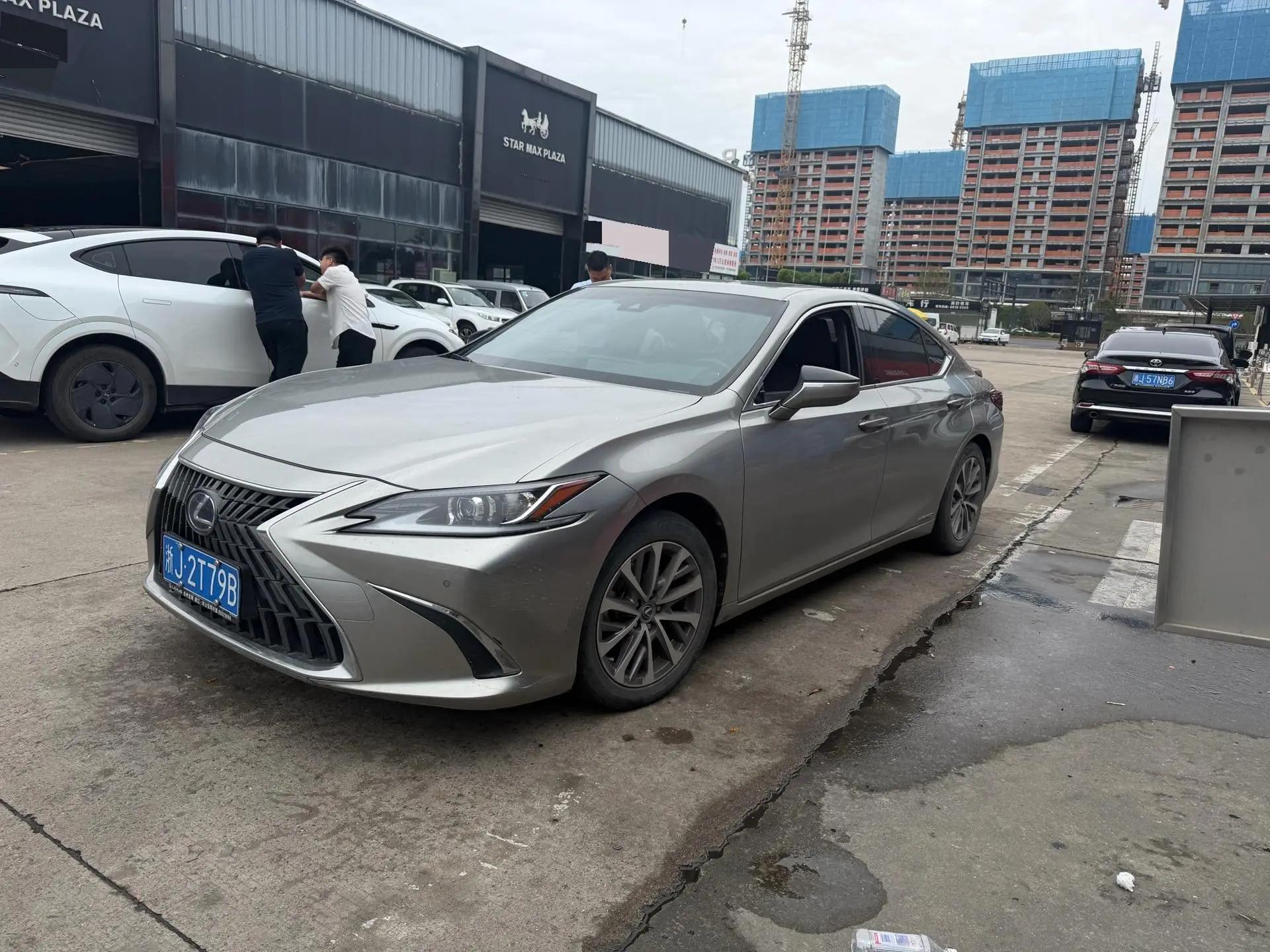 Lexus ES 2021 300h Premium Edition