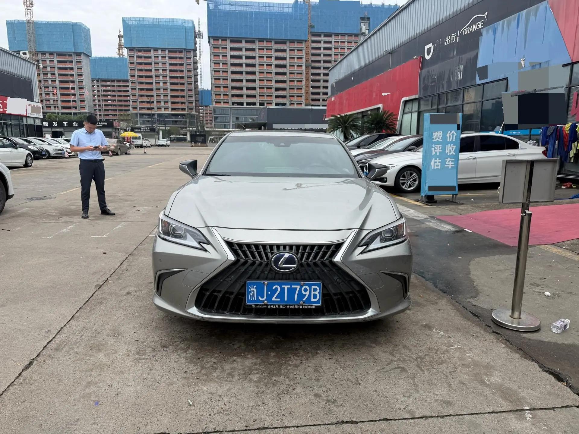 Lexus ES 2021 300h Premium Edition 2