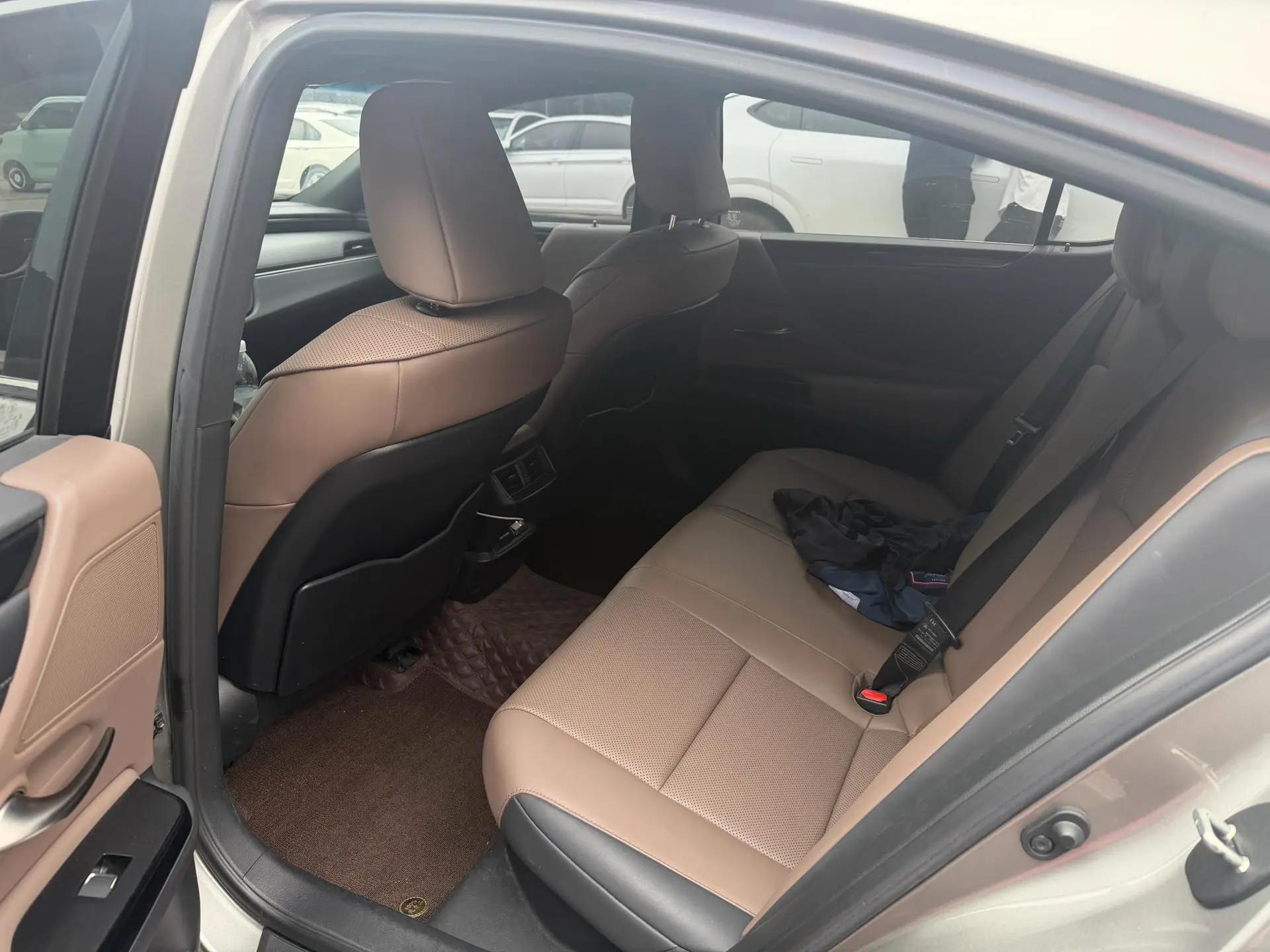 Lexus ES 2021 300h Premium Edition 5