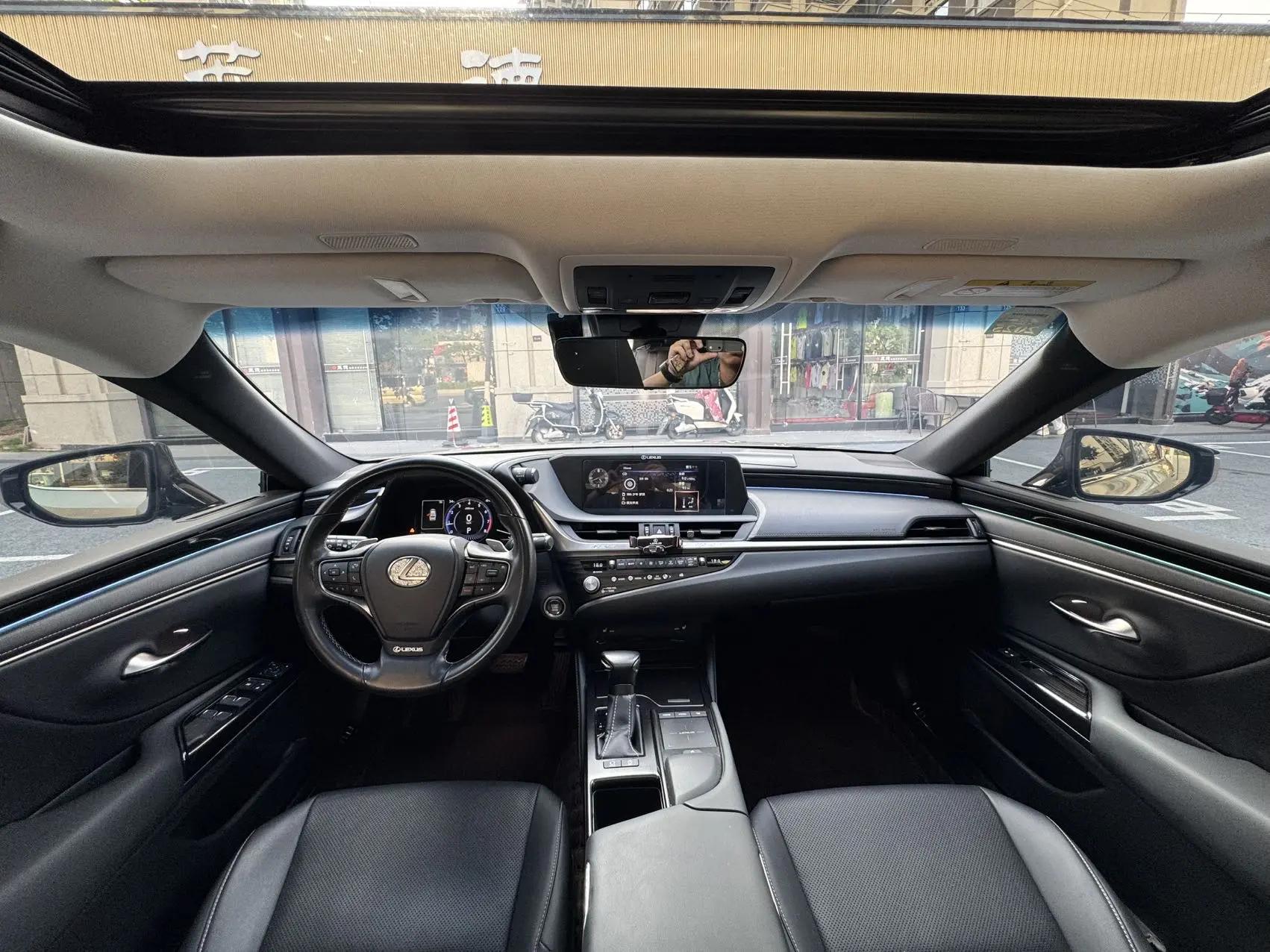 Lexus ES 2020 200 Excellence Edition 9
