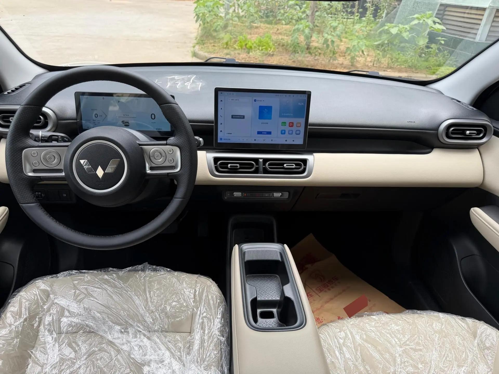 WuLing Plantronics PLUS 2024 401km Flagship 9