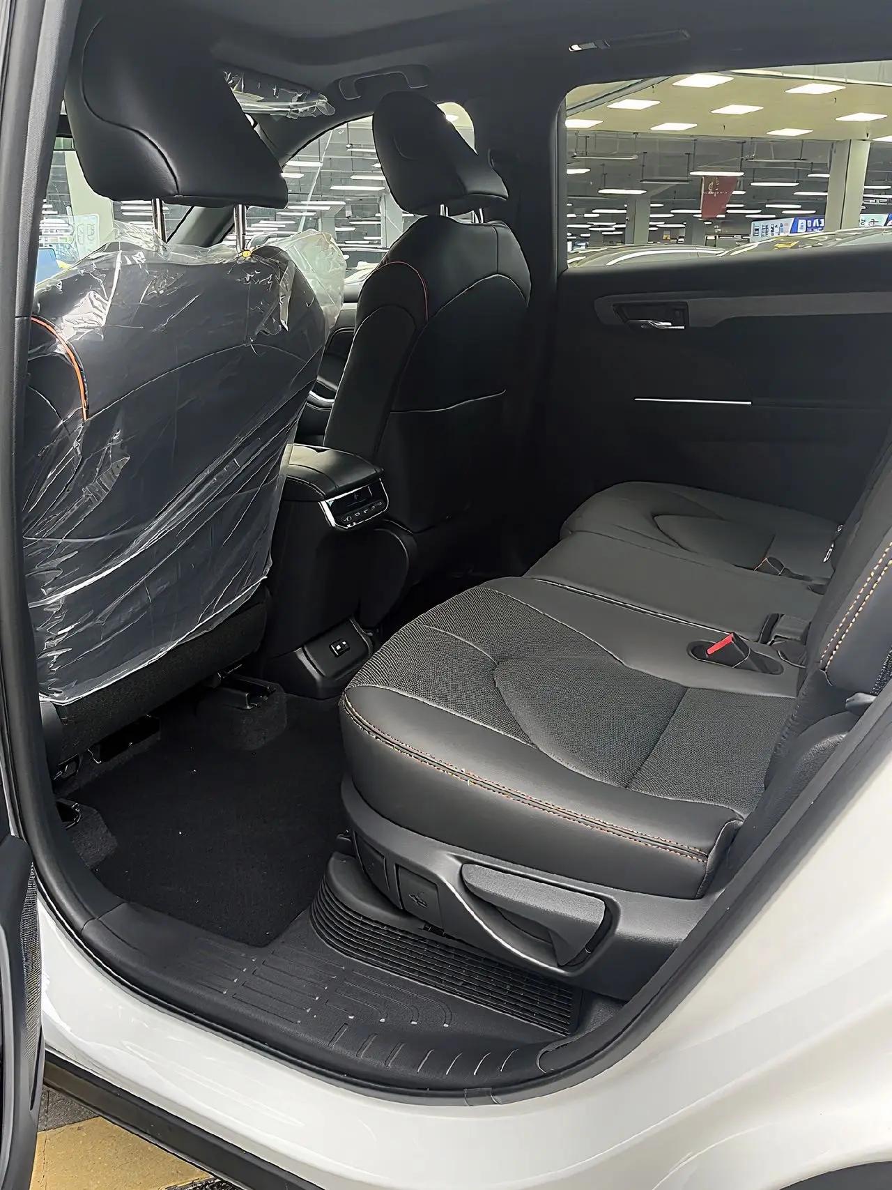 Toyota 2026 Crown Land Release HEV 2.5 Stepless Four-wheel Drive Premium Edition Automatic Gear 6