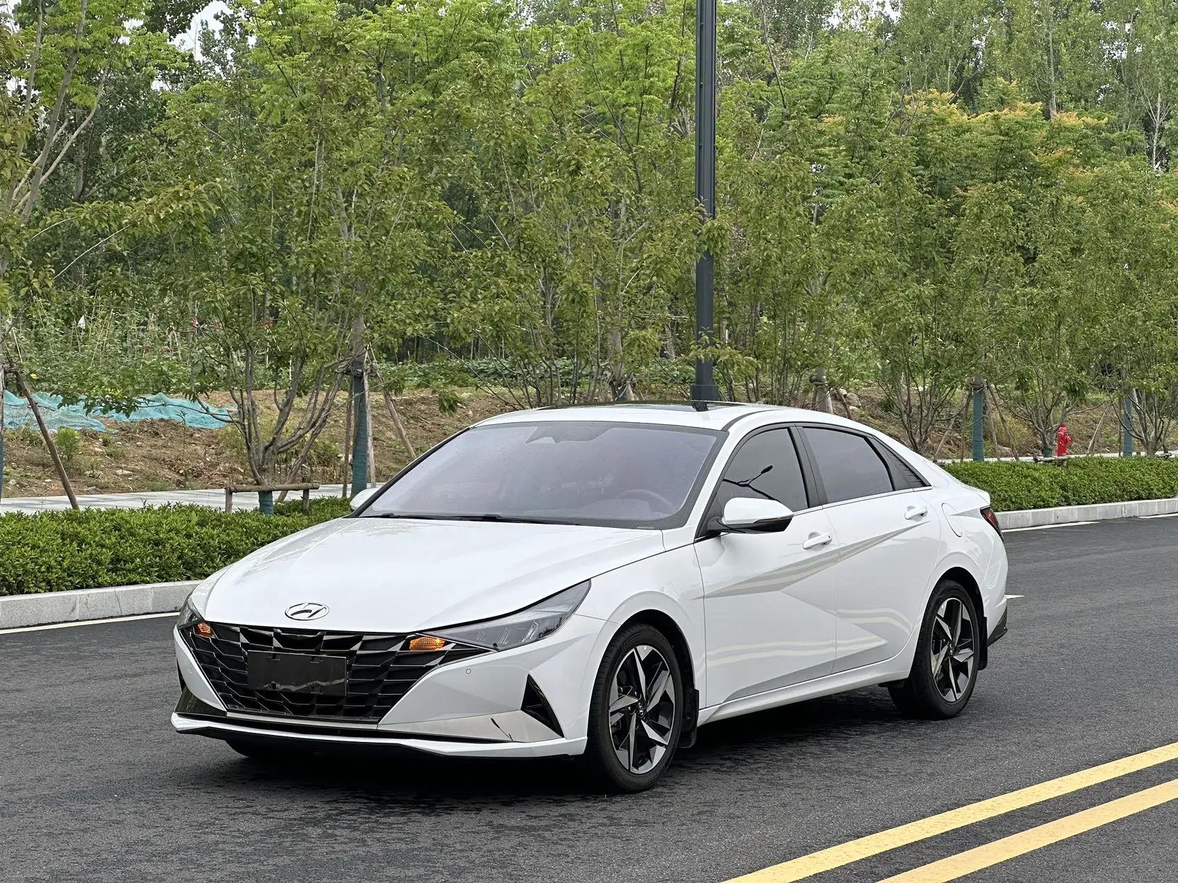 Elantra 2022 1.5L CVT Luxury Edition