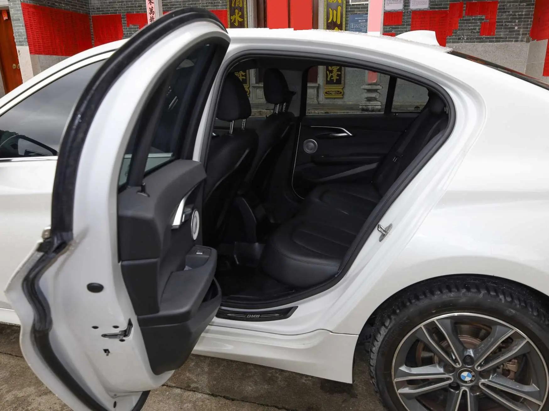 BMW 1 Series 2022 120i M Sports Edition 6