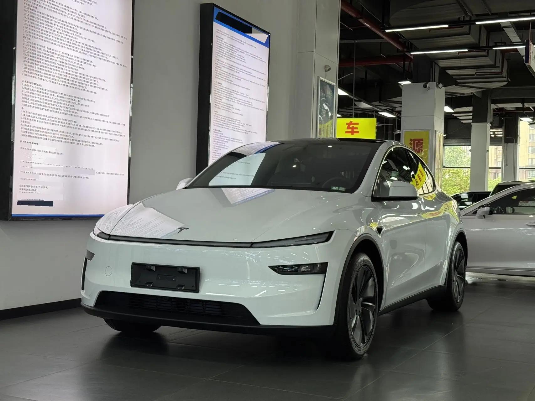 Tesla 2026 Model Y Rear-Wheel Drive Automatic