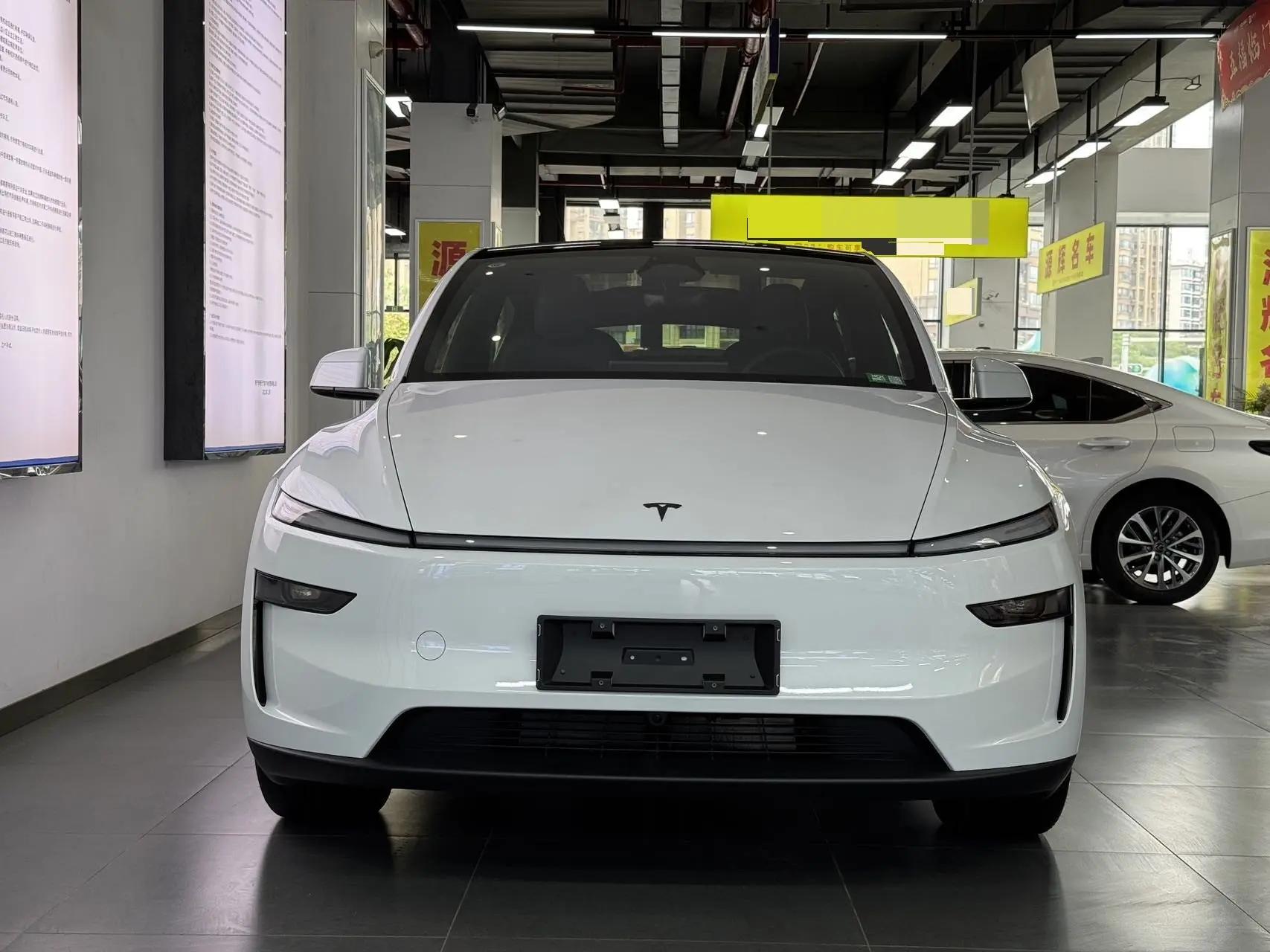 Tesla 2026 Model Y Rear-Wheel Drive Automatic 2