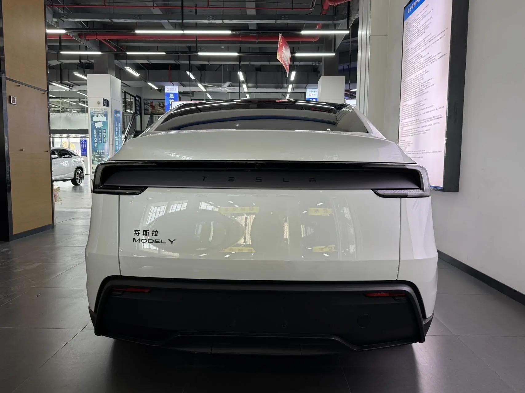 Tesla 2026 Model Y Rear-Wheel Drive Automatic 4