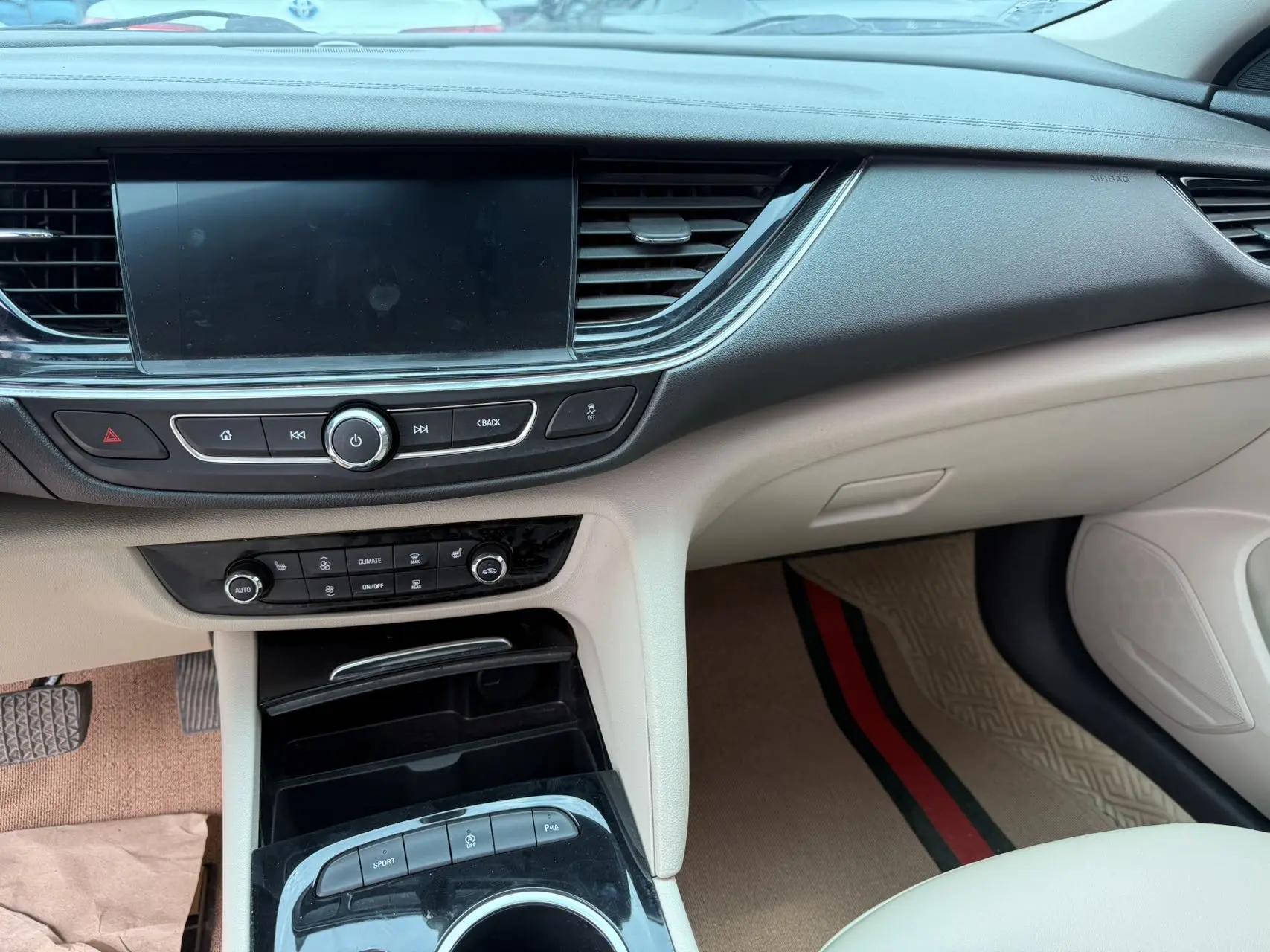 Regal 2020 552T Elite 5