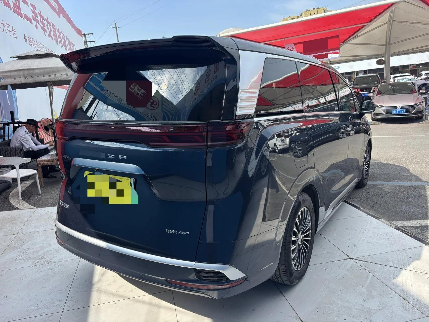 Denza D9 2022 DM-i 970 Four-Wheel-Drive Flagship Model 9