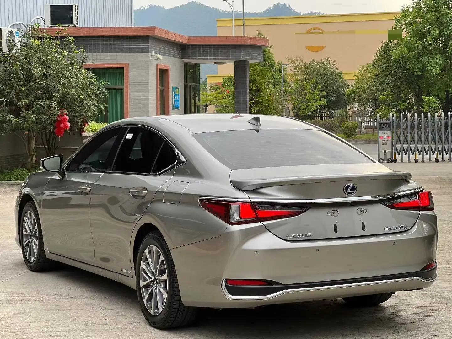 Lexus ES 2021 300h Excellent Edition 17