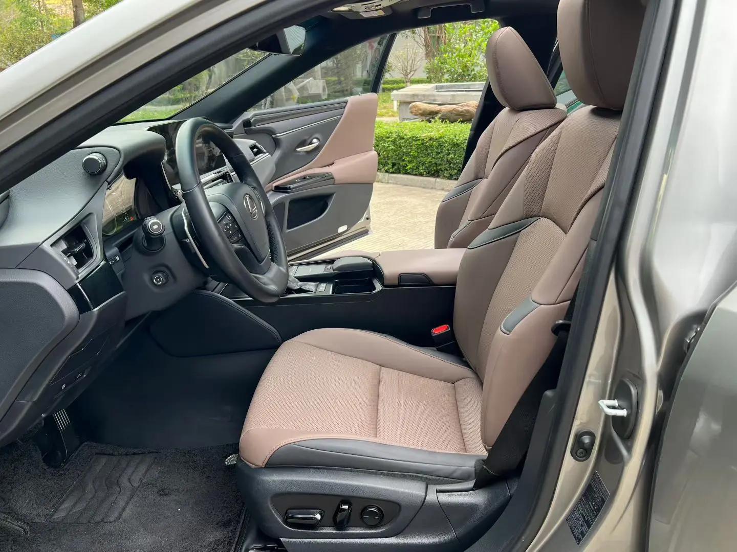 Lexus ES 2021 300h Excellent Edition 4