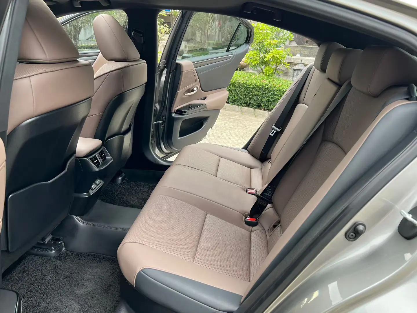 Lexus ES 2021 300h Excellent Edition 7