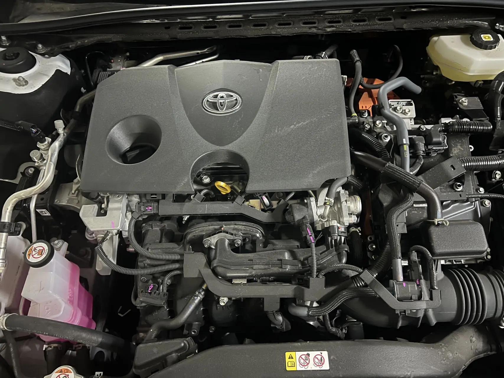 Toyota 2025 Camry Dual Engine 2.0HG CVT Glorious Edition Automatic 10