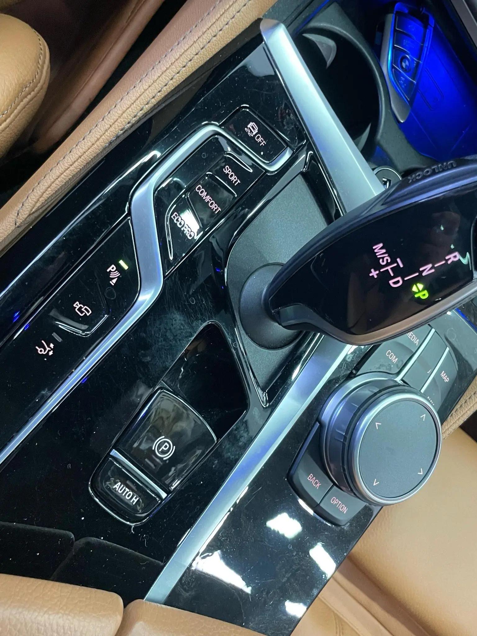 BMW 6 GT 2021 630i M sports suit 7