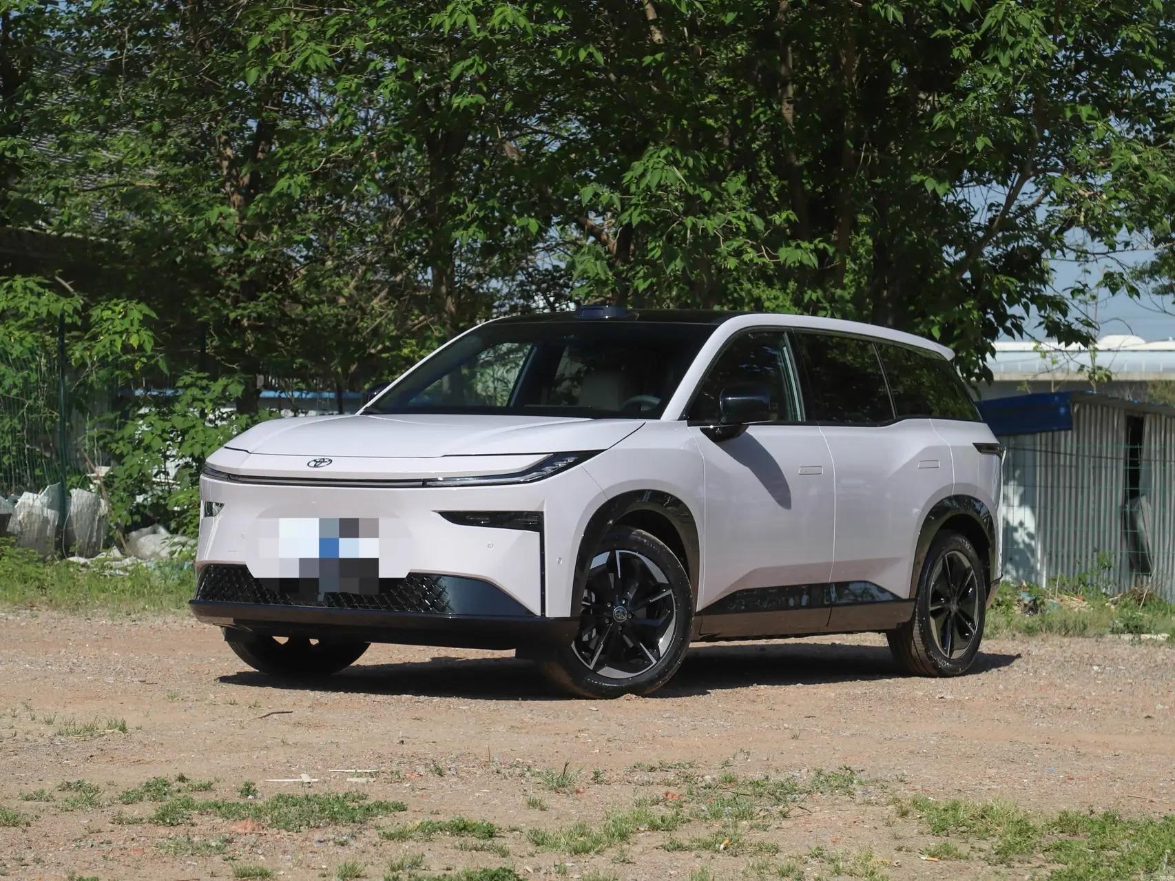 Открыть галерею: Toyota 2025 Platinum Intelligence 3X 520 Pro Advanced Intelligence Driving Edition Automatic Gear