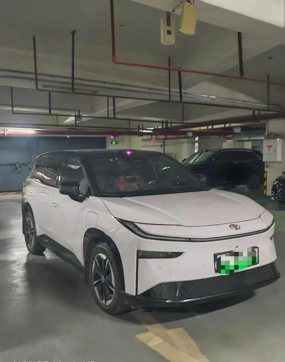 Toyota 2025 Platinum Intelligence 3X 520 Pro Advanced Intelligence Driving Edition Automatic Gear 2