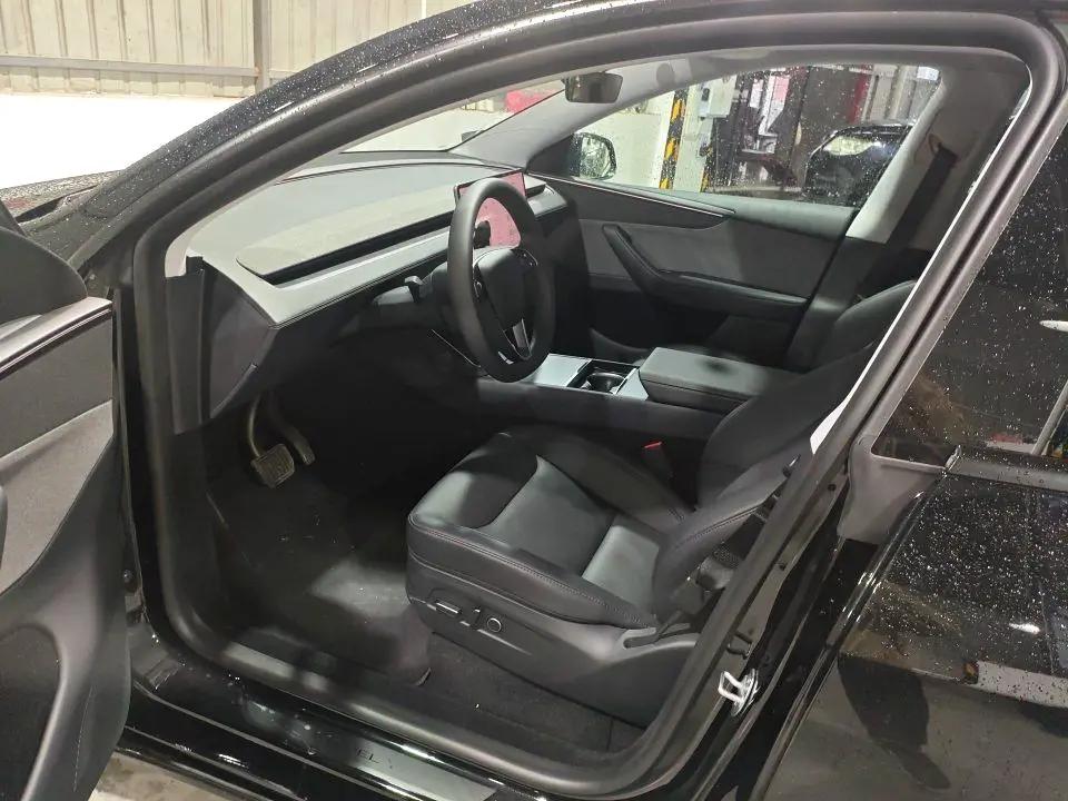 Tesla 2025 Model Y Rear-Wheel Drive Automatic 3