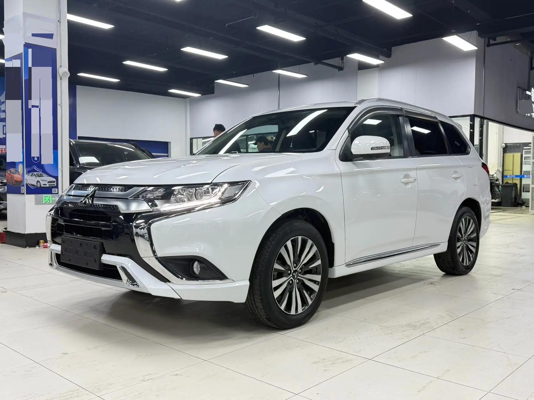 Outlander 2021 model changed to 2.0L two-wheel drive free version 7 seats