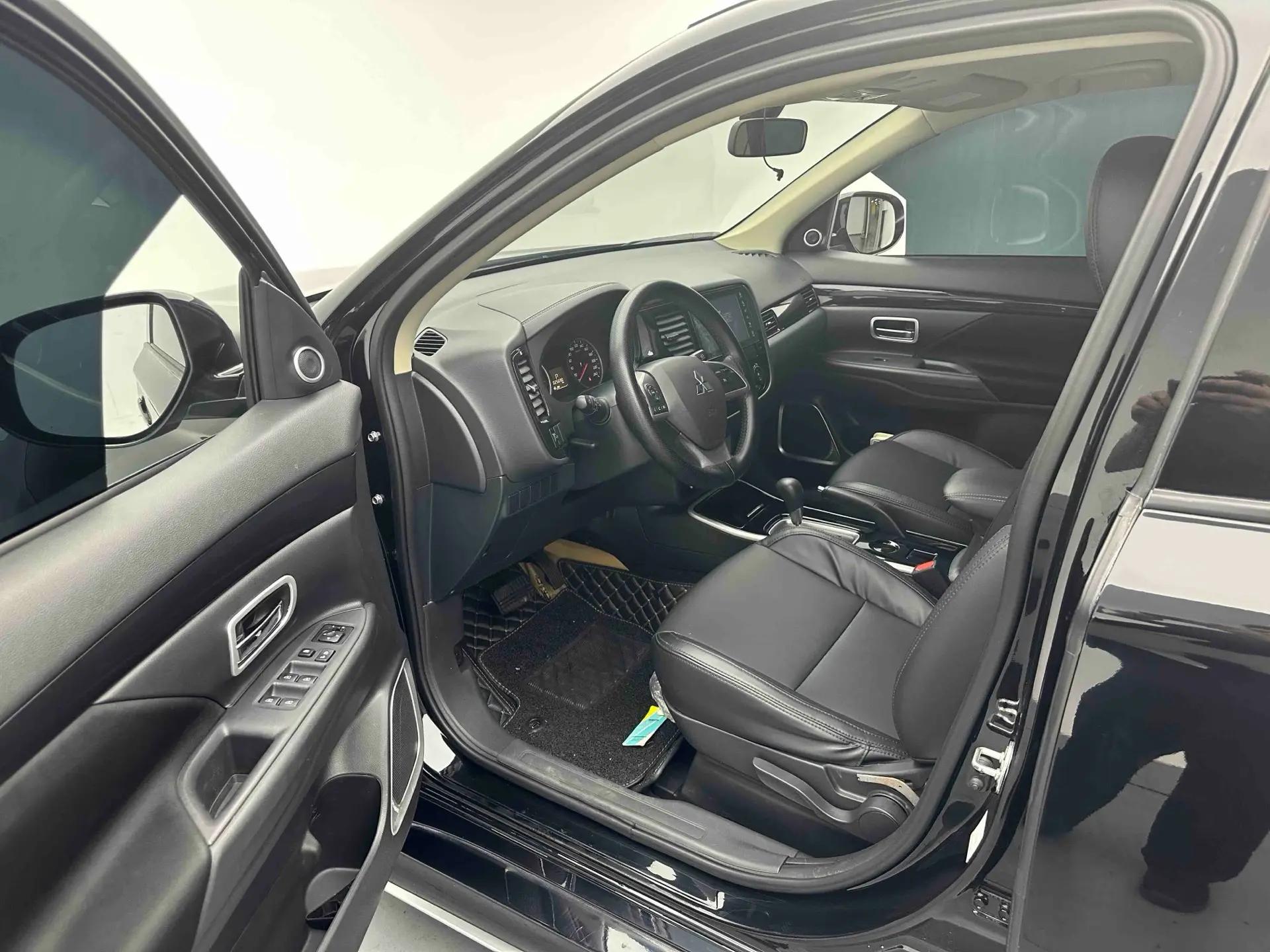 Outlander 2021 2.0L Two-Drive Smooth Edition 5 6