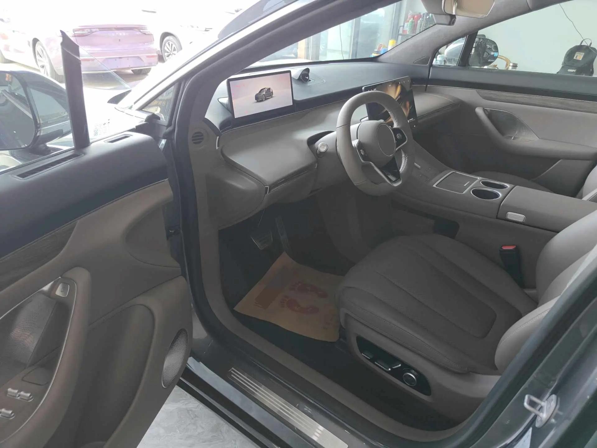Intellectual 2025 R 7 251km Max Automatic Gear 6