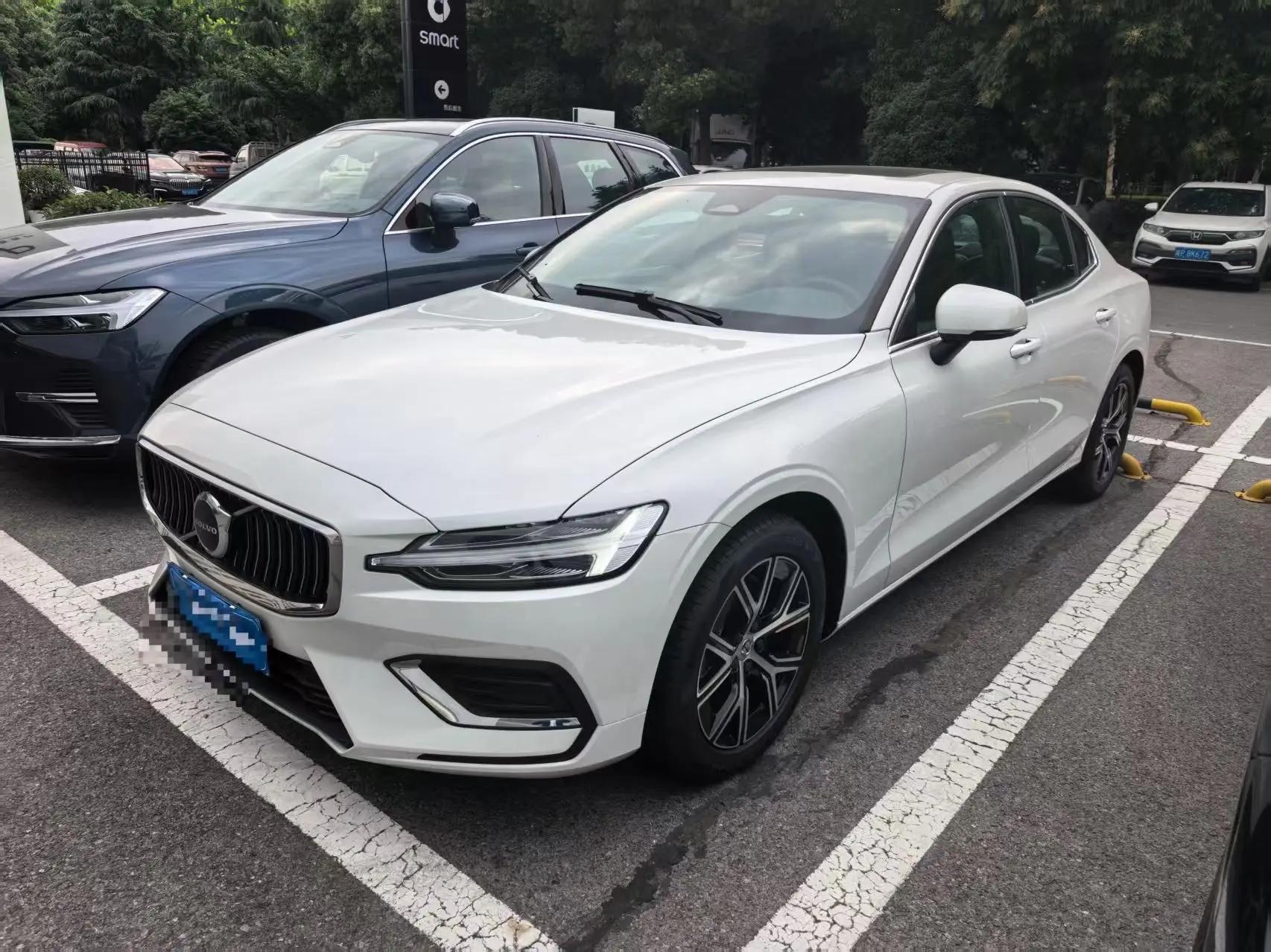 Volvo 2026 S60 48V 2.0T B4 Zhiyi Deluxe Edition Automatic Gear