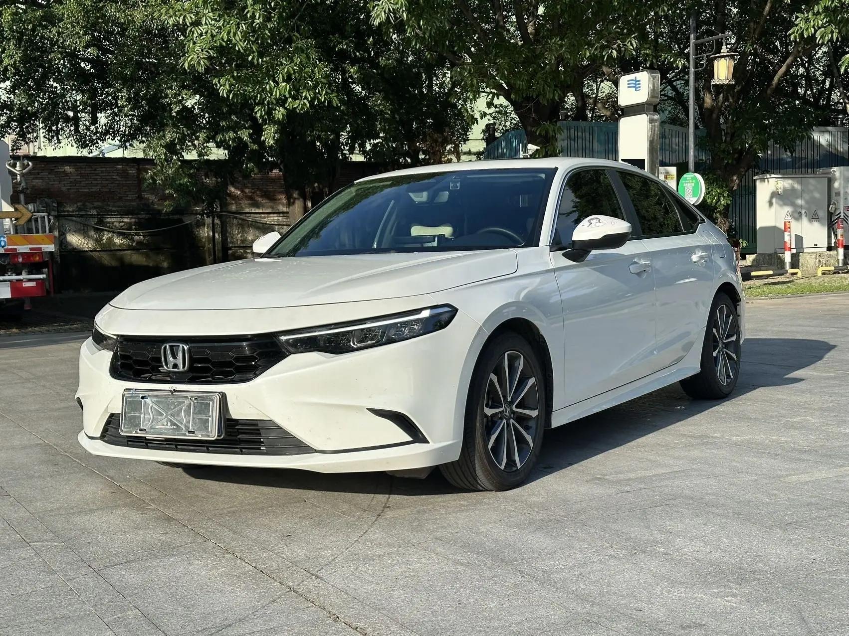 Open image lightbox: Honda 2023 Civic 1.5T CVT 240TURBO Luxury Edition Automatic