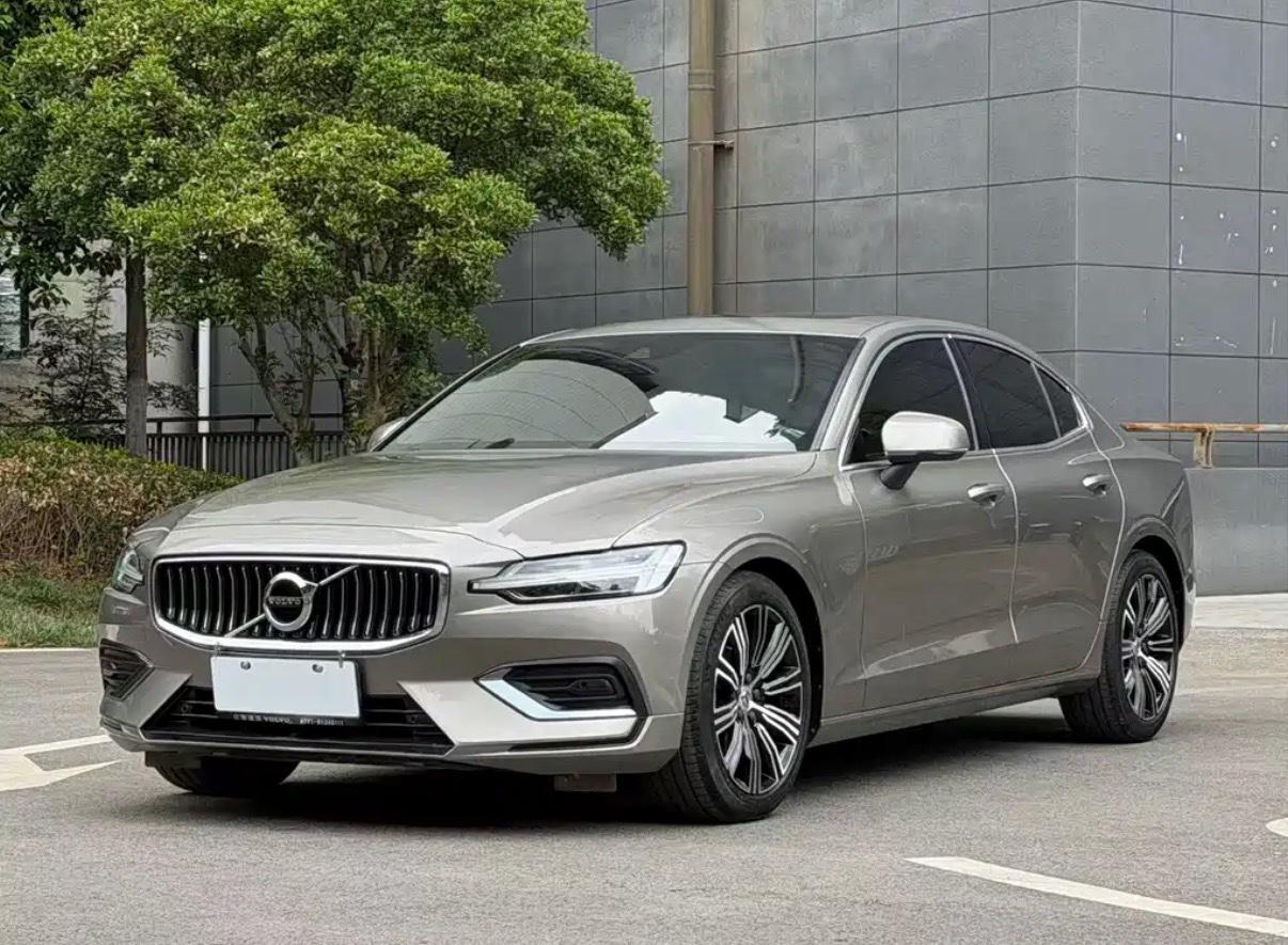 Volvo S60 2022 B4 Zhiyi Deluxe Edition