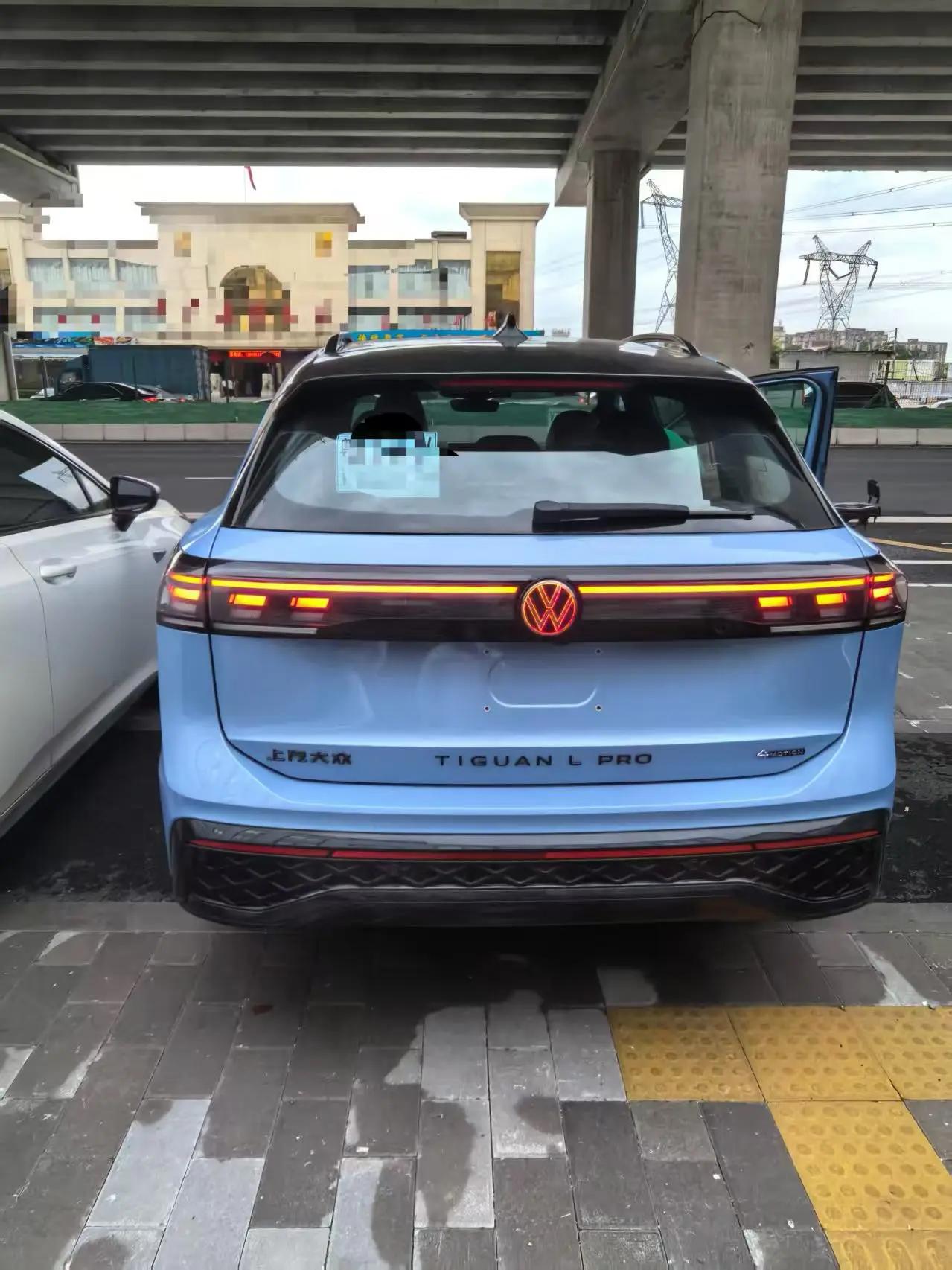 Volkswagen 2024 Tiguan L PRO 2.0TSI 380TSI Four-wheel Drive R-Line Smart Edition Automatic Gear 7