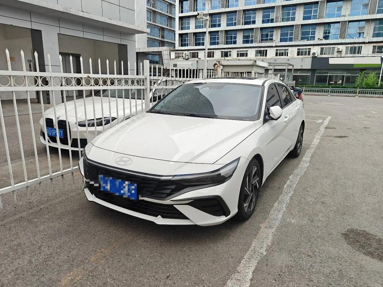 Elantra 2023 1.5L CVT LUX Prestige Edition