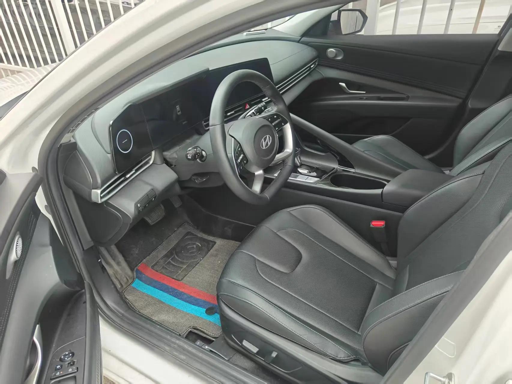 Elantra 2023 1.5L CVT LUX Prestige Edition 2