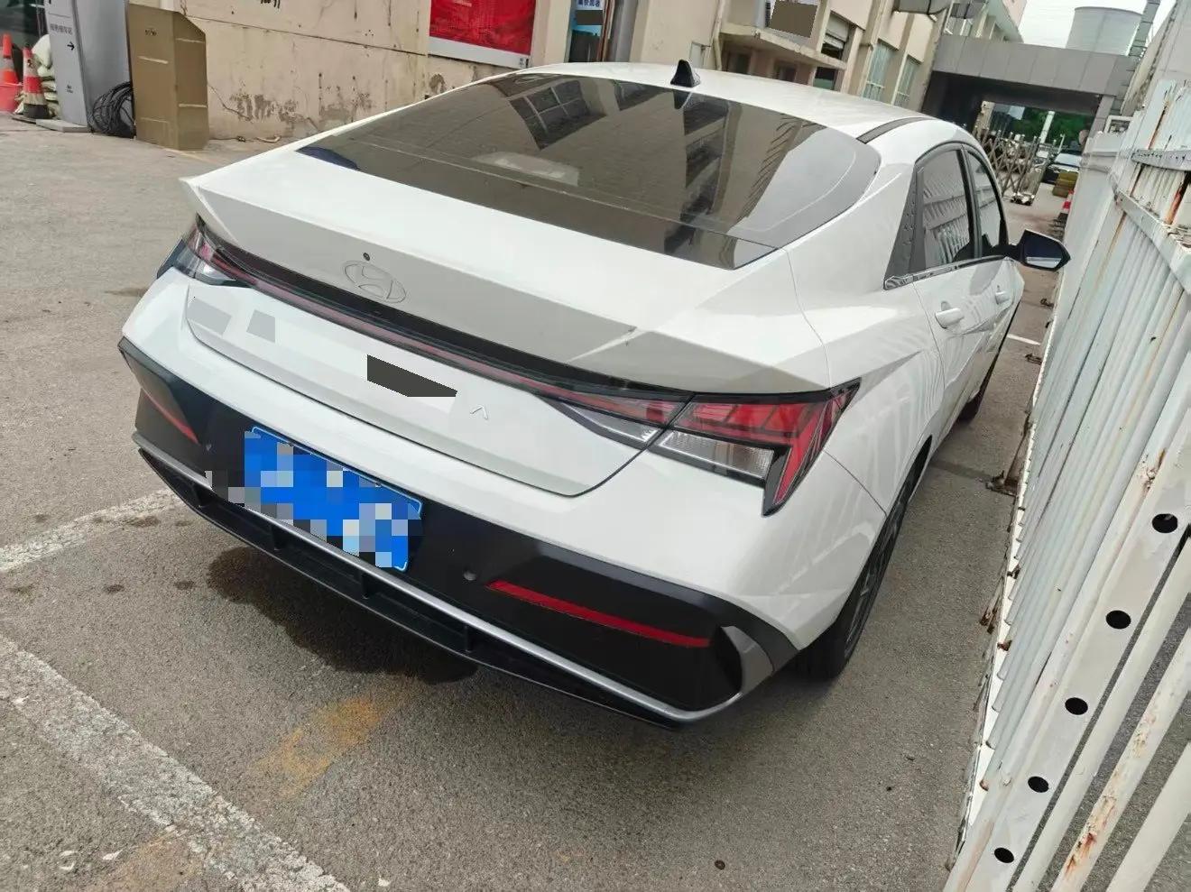Elantra 2023 1.5L CVT LUX Prestige Edition 3