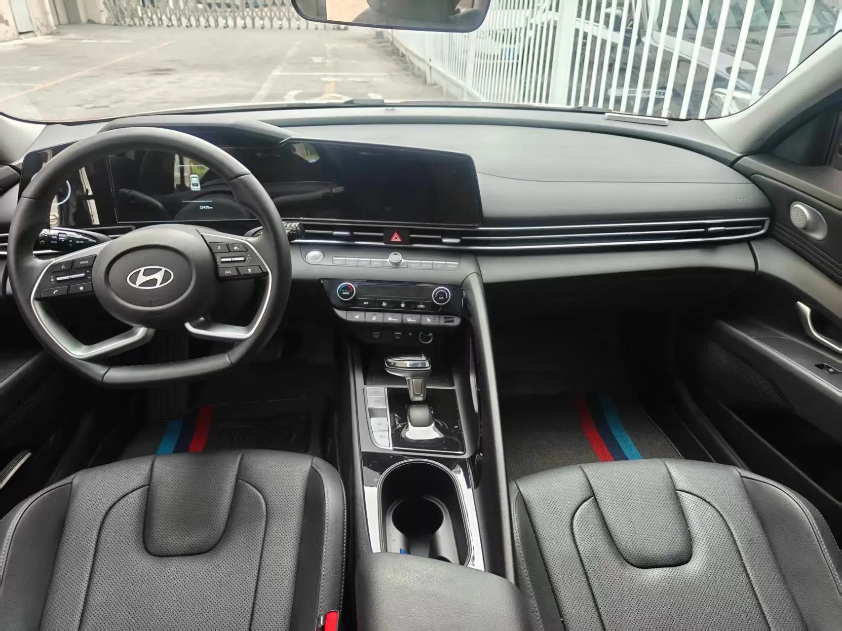 Elantra 2023 1.5L CVT LUX Prestige Edition 5