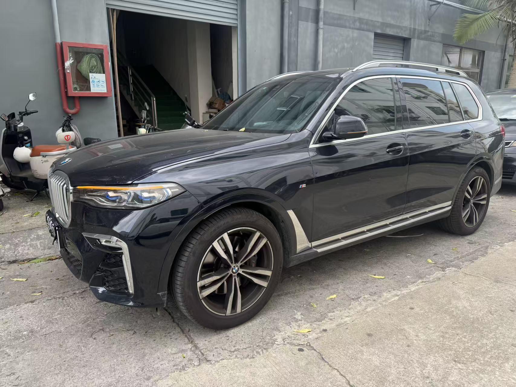 BMW X7 2022 xDrive40i exclusive M sports suit