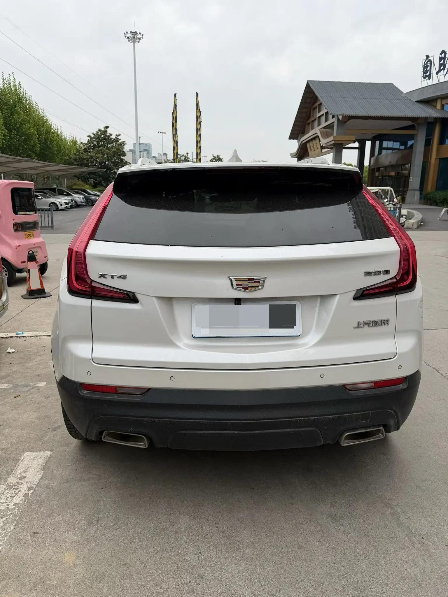 Cadillac XT4 2021 28T Two-Drive Technology 3