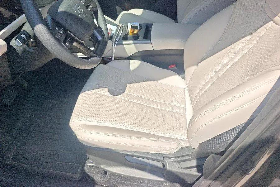 BYD 2025 Yuan UP 301KM Pilot Automatic Gear 5